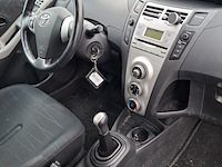 Personenauto toyota , yaris 1.3, bouwjaar 2006 - afbeelding 17 van  32