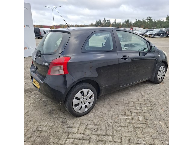 Personenauto toyota , yaris 1.3, bouwjaar 2006 - afbeelding 28 van  32
