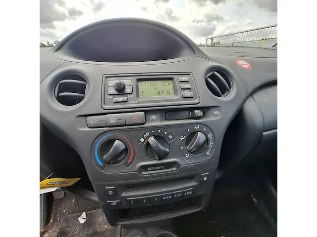 Personenauto toyota, yaris 1.3 vvti idols, bouwjaar 2005 - afbeelding 7 van  41
