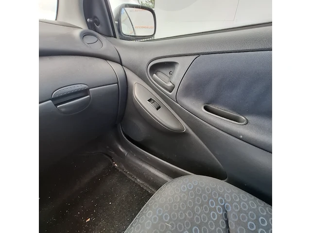 Personenauto toyota, yaris 1.3 vvti idols, bouwjaar 2005 - afbeelding 9 van  41