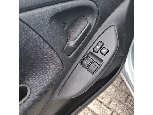 Personenauto toyota, yaris 1.3 vvti idols, bouwjaar 2005 - afbeelding 41 van  41
