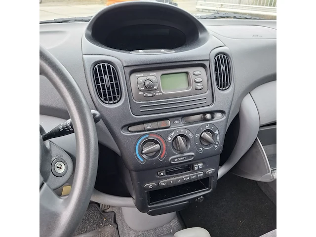 Personenauto toyota, yaris verso 1.3-16v vvti sol, bouwjaar 2000 - afbeelding 8 van  39