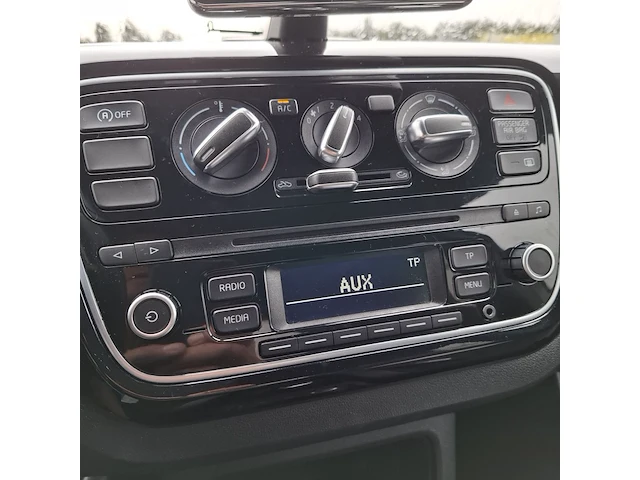 Personenauto volkswagen, 1.0 high up! bluemotion, zwart, bouwjaar 2014 - afbeelding 17 van  50