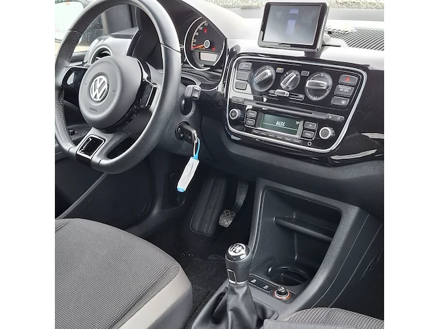 Personenauto volkswagen, 1.0 high up! bluemotion, zwart, bouwjaar 2014 - afbeelding 30 van  50