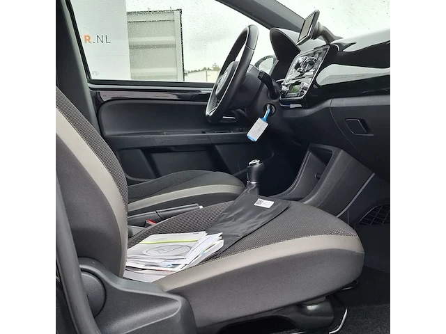 Personenauto volkswagen, 1.0 high up! bluemotion, zwart, bouwjaar 2014 - afbeelding 31 van  50