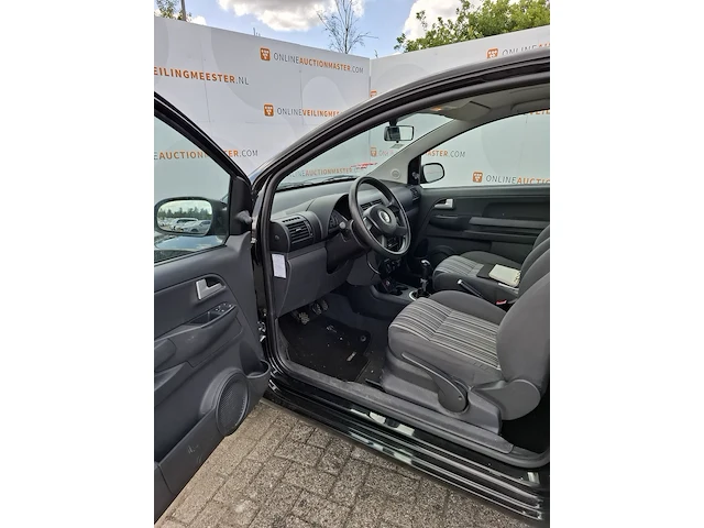 Personenauto volkswagen, fox 1.4 trendline, bouwjaar 2003 - afbeelding 2 van  28