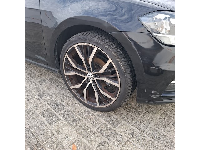 Personenauto volkswagen, golf 1.0 tsi, zwart, bouwjaar 2018 - afbeelding 2 van  48