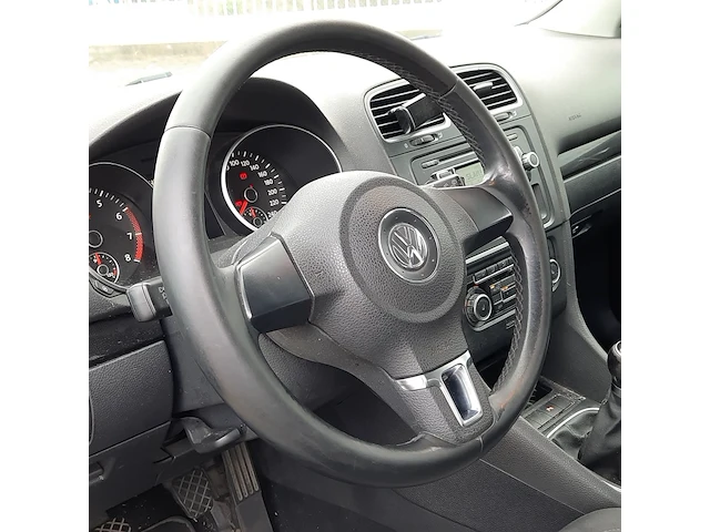 Personenauto volkswagen, golf - afbeelding 27 van  60