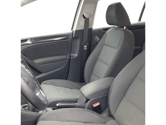 Personenauto volkswagen, golf - afbeelding 32 van  60