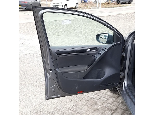 Personenauto volkswagen, golf - afbeelding 33 van  60
