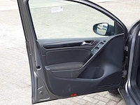 Personenauto volkswagen, golf - afbeelding 33 van  60
