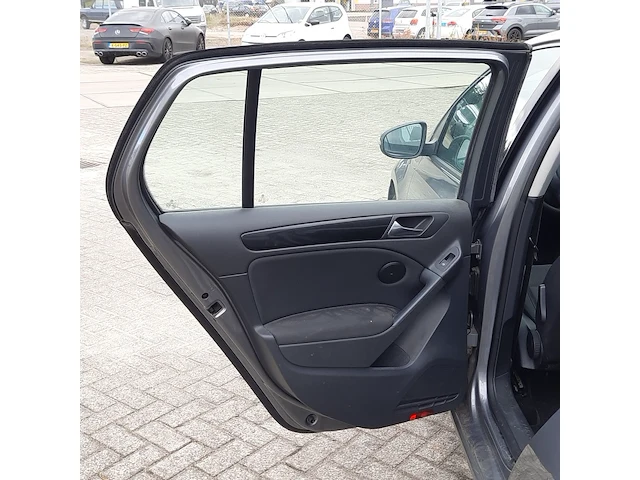 Personenauto volkswagen, golf - afbeelding 36 van  60