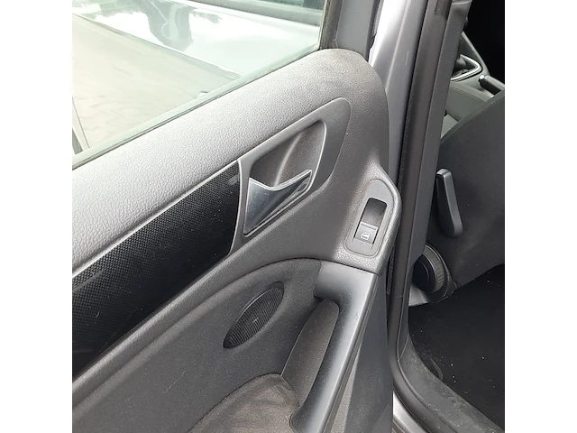 Personenauto volkswagen, golf - afbeelding 37 van  60