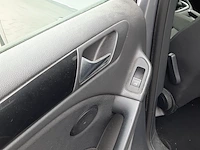 Personenauto volkswagen, golf - afbeelding 37 van  60