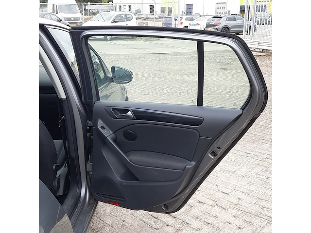 Personenauto volkswagen, golf - afbeelding 40 van  60