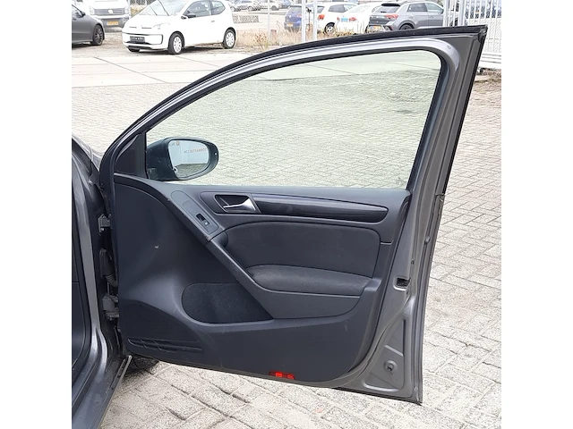 Personenauto volkswagen, golf - afbeelding 43 van  60