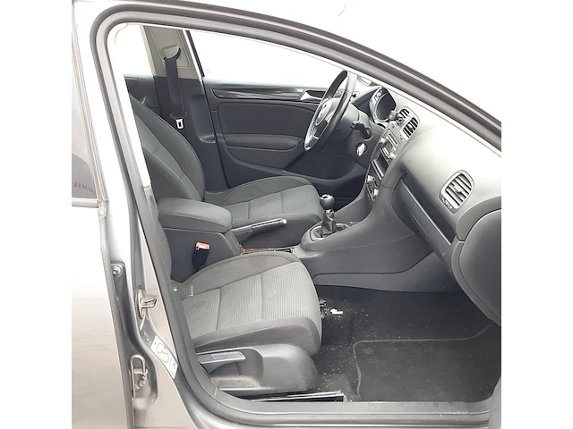 Personenauto volkswagen, golf - afbeelding 46 van  60