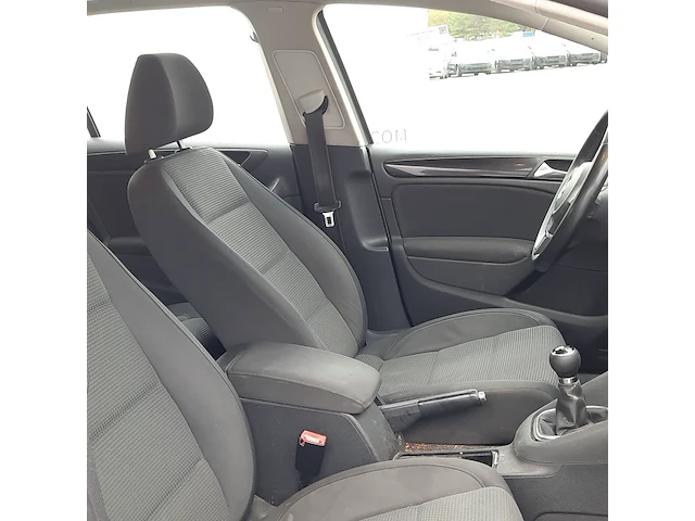 Personenauto volkswagen, golf - afbeelding 47 van  60