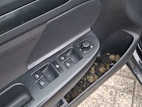Personenauto volkswagen, jetta - afbeelding 2 van  52