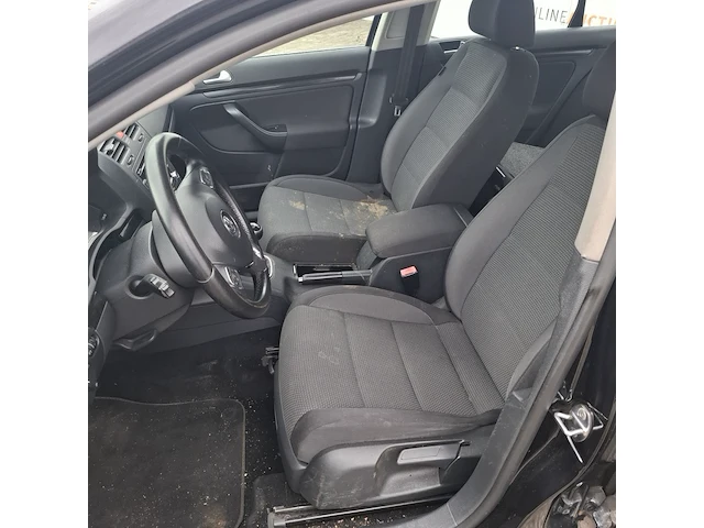 Personenauto volkswagen, jetta - afbeelding 3 van  52