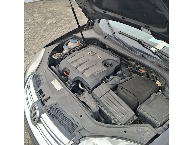 Personenauto volkswagen, jetta - afbeelding 30 van  52