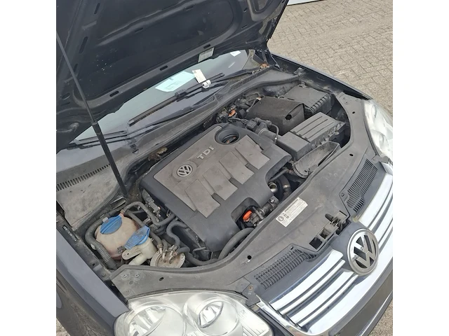 Personenauto volkswagen, jetta - afbeelding 31 van  52