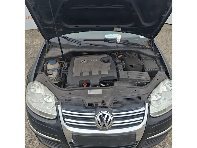 Personenauto volkswagen, jetta - afbeelding 26 van  52