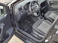 Personenauto volkswagen, polo 1.2 tdi, zwart, bouwjaar 2011 - afbeelding 2 van  45