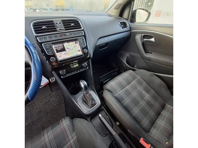 Personenauto volkswagen, polo 1.8, zwart, bouwjaar 2017 - afbeelding 9 van  57