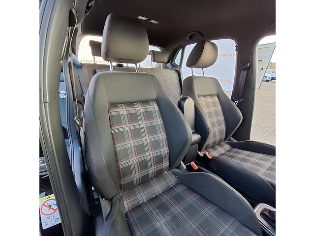 Personenauto volkswagen, polo 1.8, zwart, bouwjaar 2017 - afbeelding 24 van  57