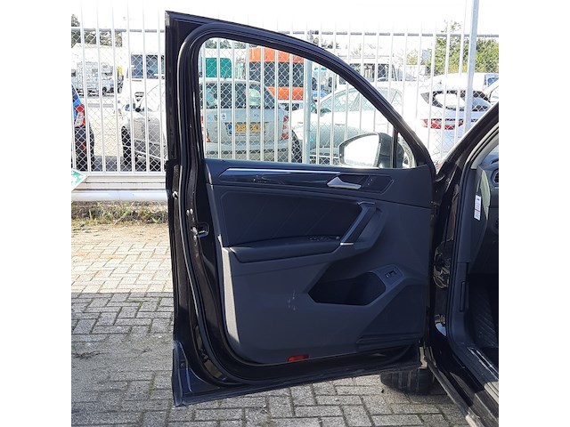 Personenauto volkswagen, tiguan 2.0 tdi 4motion highline, zwart, bouwjaar 2016 - afbeelding 38 van  61