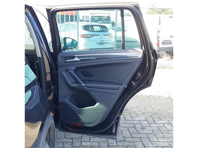 Personenauto volkswagen, tiguan 2.0 tdi 4motion highline, zwart, bouwjaar 2016 - afbeelding 51 van  61