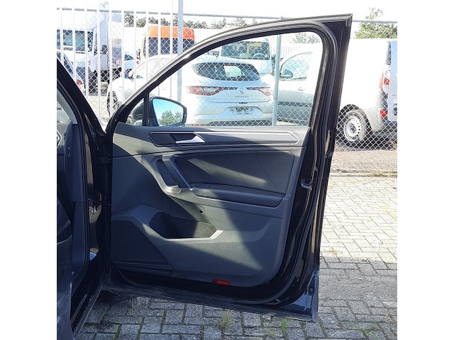 Personenauto volkswagen, tiguan 2.0 tdi 4motion highline, zwart, bouwjaar 2016 - afbeelding 53 van  61