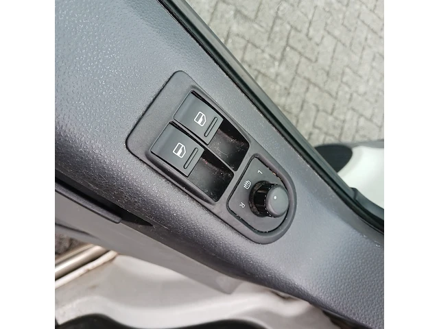 Personenauto volkswagen, transporter kombi - 2.0 tdi comfortline - 9-persoons, wit, bouwjaar 2012 - afbeelding 24 van  69