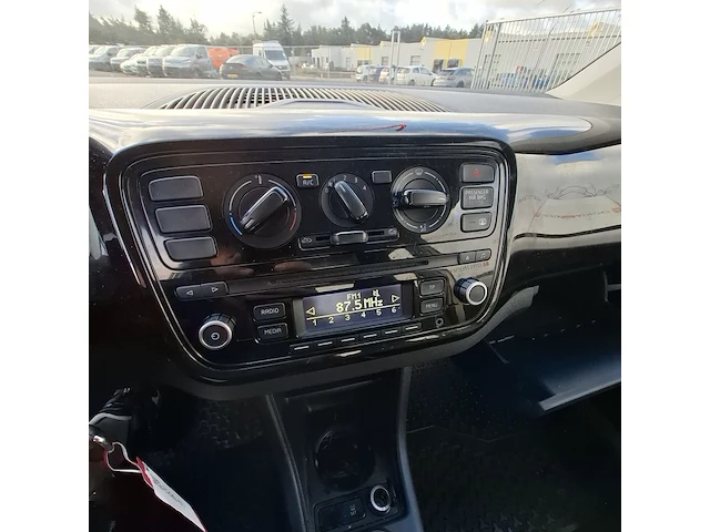 Personenauto volkswagen, up! 1.0 groove up! bluemotion, wit, bouwjaar 2014 - afbeelding 20 van  39