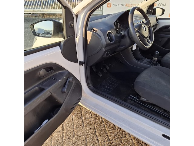Personenauto, volkswagen, up - afbeelding 17 van  39