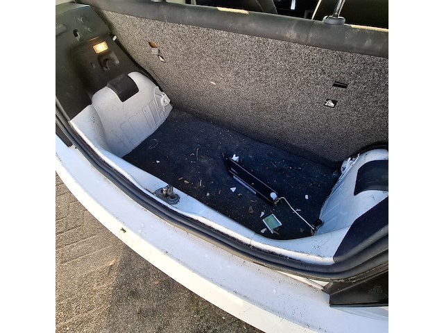 Personenauto, volkswagen, up - afbeelding 28 van  39