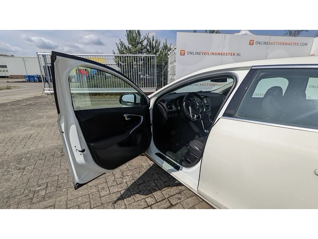 Personenauto volvo, v40 1.6 d2 momentum, bouwjaar 2013 - afbeelding 2 van  37