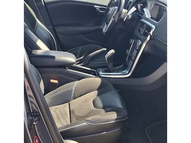 Personenauto volvo, v40 1.6 d2 r-design, bouwjaar 2013 - afbeelding 31 van  52