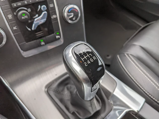 Personenauto volvo, v60 2.0 d4 nordic+, wit, bouwjaar 2016 - afbeelding 14 van  41
