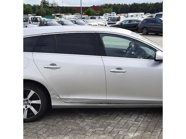 Personenauto volvo, v60 2.4 d6 twin engine r-design, bouwjaar 2015 - afbeelding 2 van  66