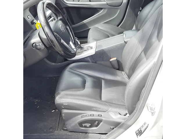 Personenauto volvo, v60 2.4 d6 twin engine r-design, bouwjaar 2015 - afbeelding 27 van  66