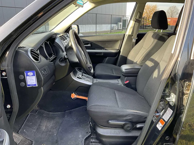 Personenauto - afbeelding 11 van  39