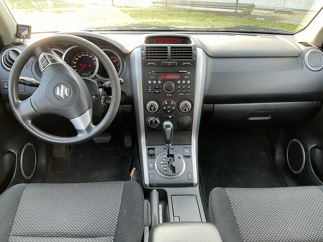 Personenauto - afbeelding 14 van  39