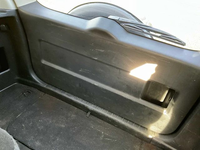 Personenauto - afbeelding 16 van  39