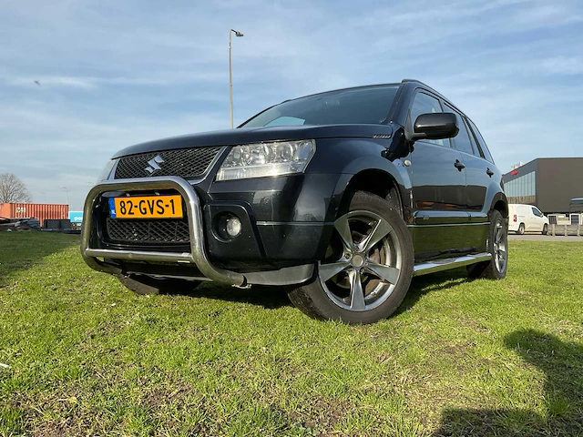 Personenauto - afbeelding 12 van  39