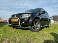 Personenauto - afbeelding 12 van  39
