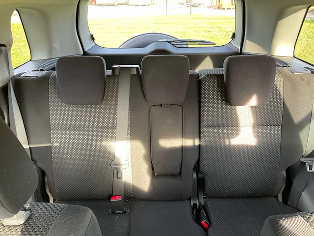 Personenauto - afbeelding 26 van  39