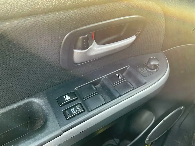 Personenauto - afbeelding 29 van  39