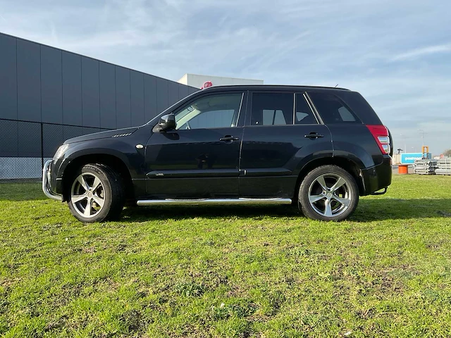 Personenauto - afbeelding 36 van  39